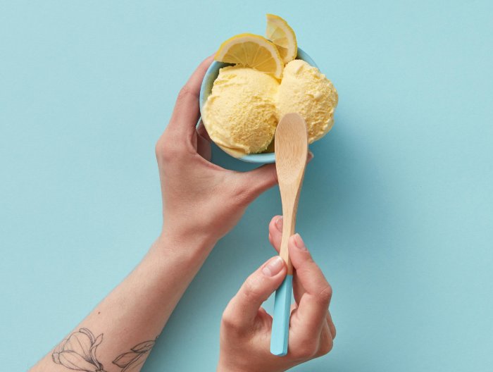 Ice cream with lemon